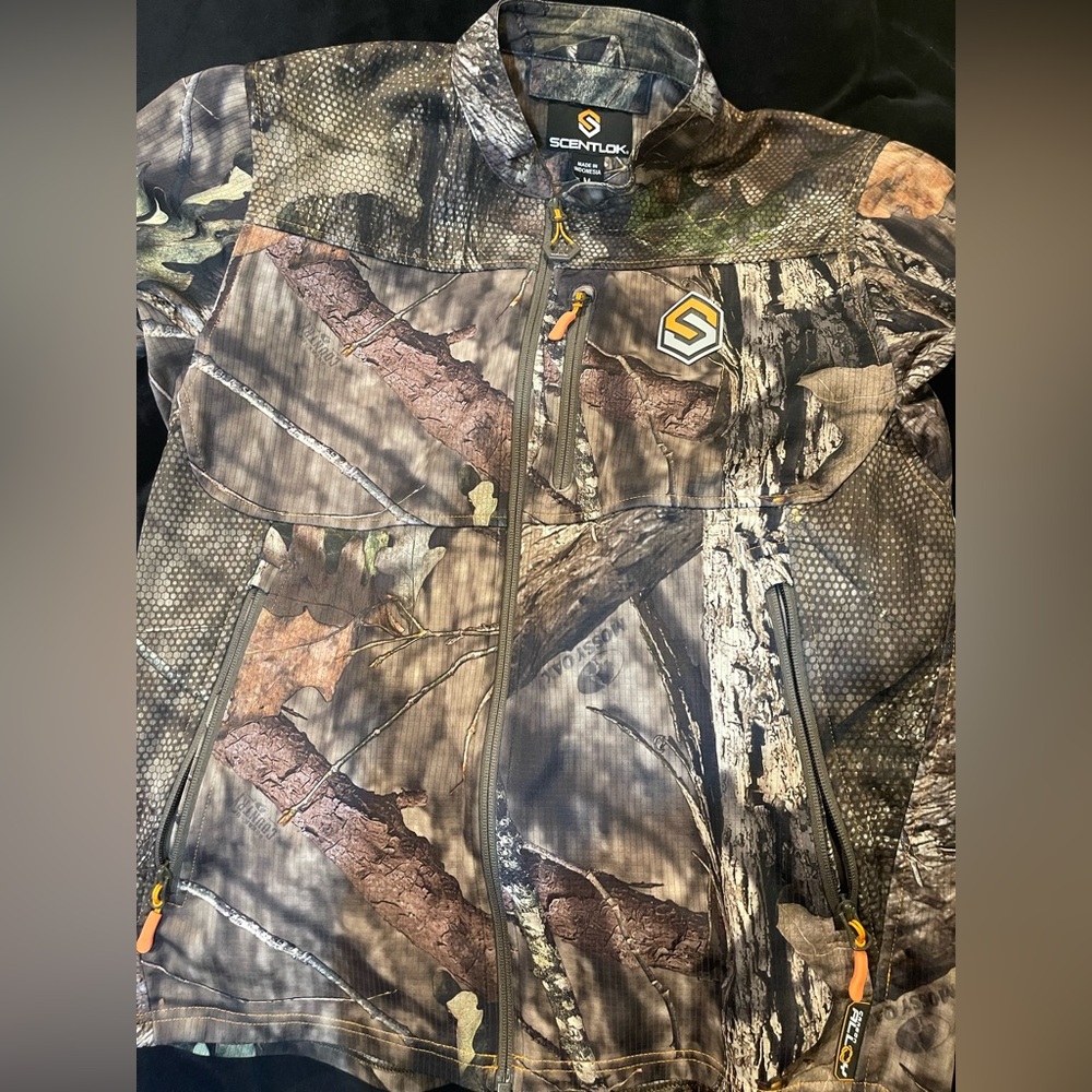 Light weight long sleeve scentlock hunting jacket
